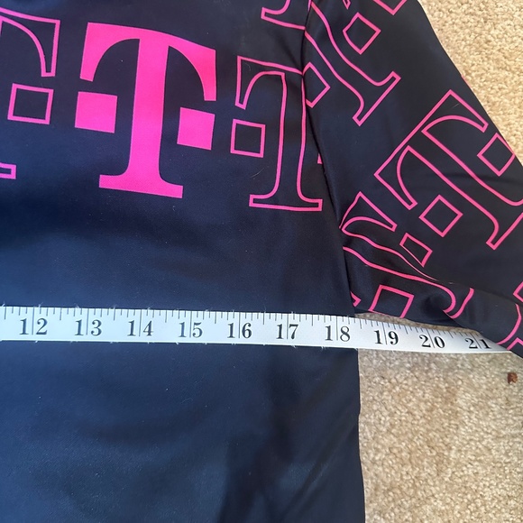 T-Mobile Shiny Black & Magenta Graphic Hoodie – Women’s Size S - Picture 4 of 6